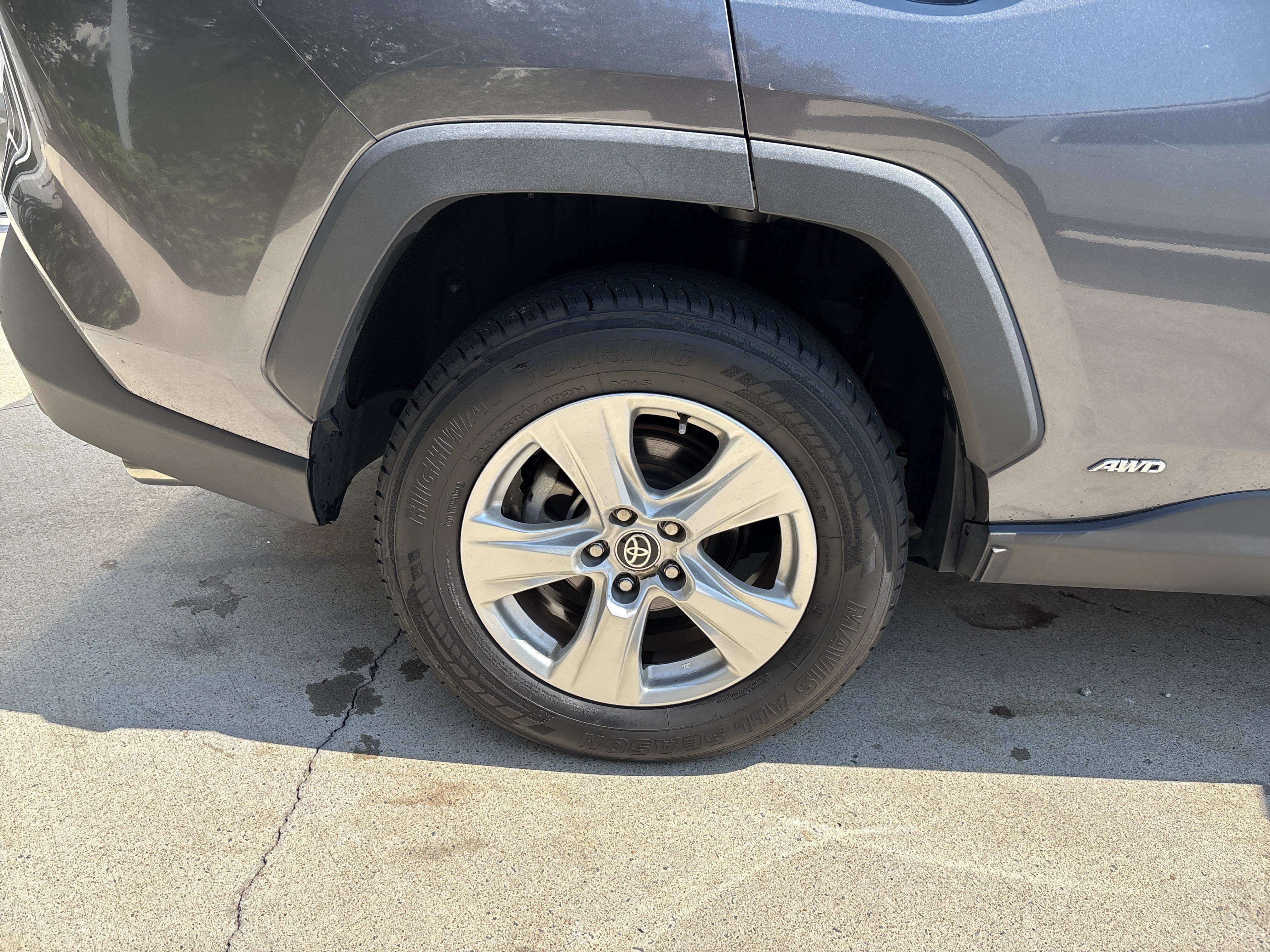 Used 2021 Toyota RAV4 XLE AWD/4WD image 34