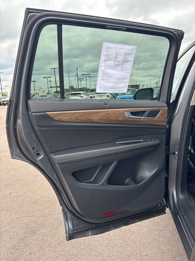 Used 2024 Volkswagen Atlas SE AWD/4WD image 23
