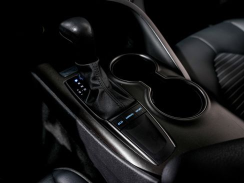 Used 2024 Toyota Camry SE FWD image 15