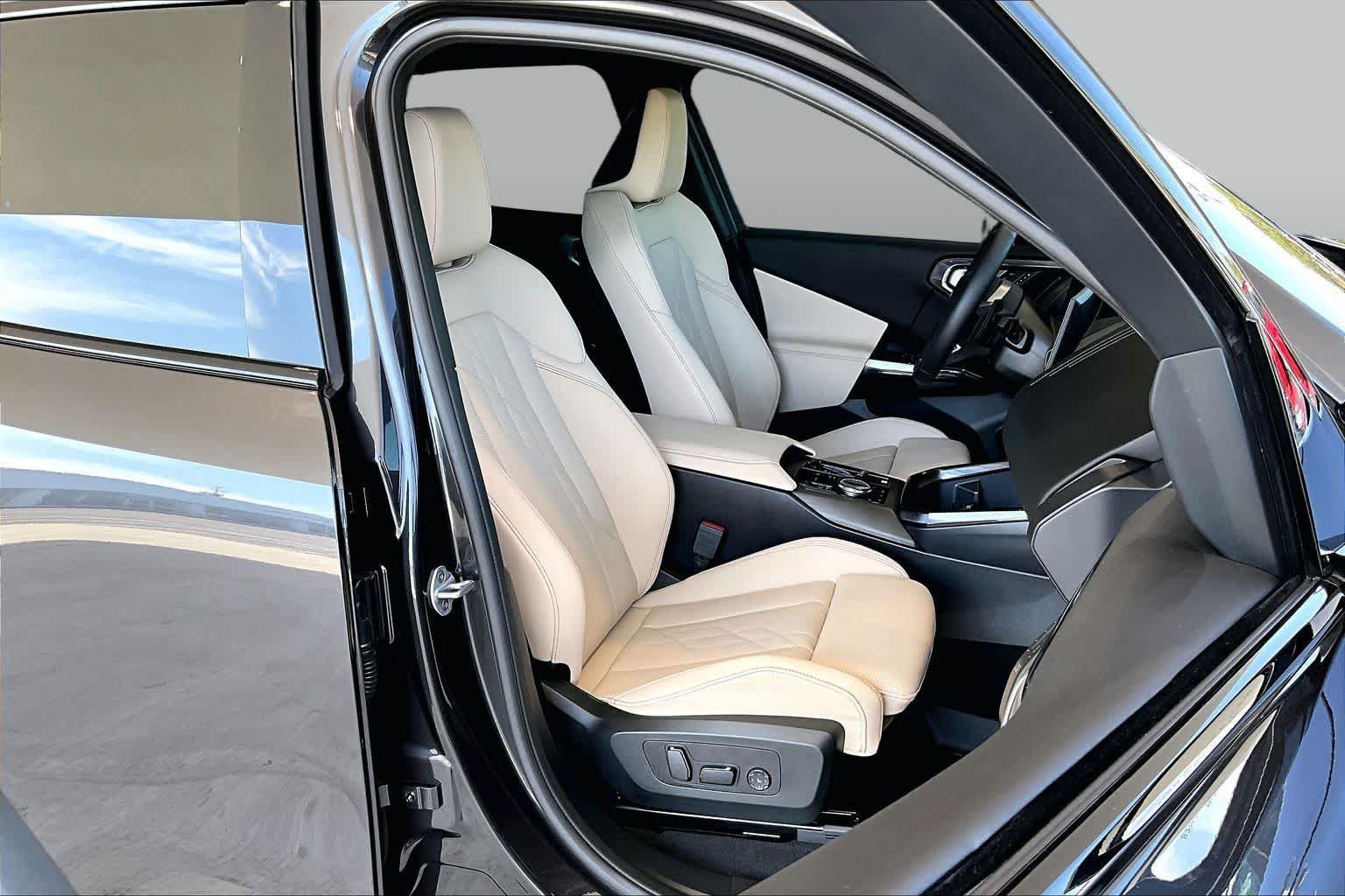 Used 2026 BMW X3 xDrive30i w/ Premium Package AWD/4WD image 8