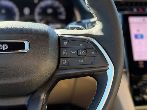 New 2025 Jeep Grand Cherokee L Limited image 18