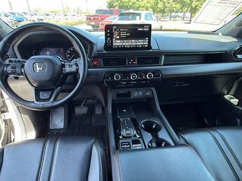 Used 2023 Honda Pilot TrailSport image 18