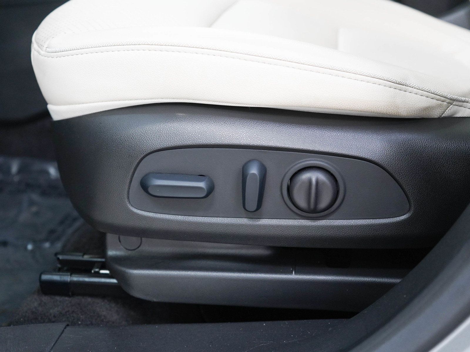 Used 2023 Buick Encore GX Essence w/ Experience Buick Package AWD/4WD image 28