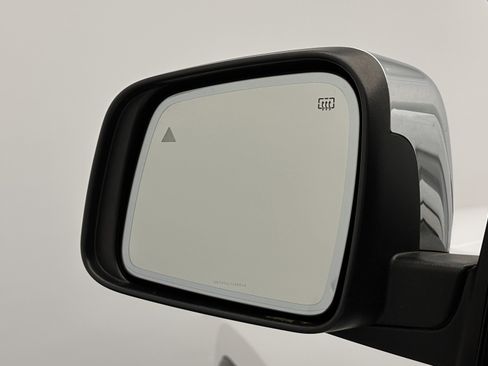 Used 2019 Jeep Grand Cherokee Limited image 15