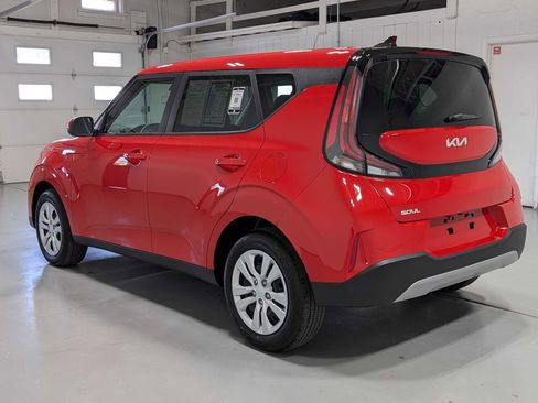 Used 2025 Kia Soul LX FWD image 10