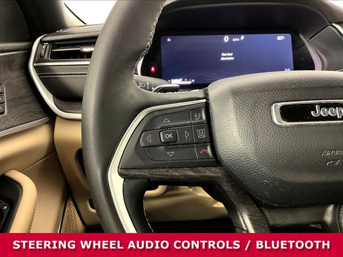 Used 2025 Jeep Grand Cherokee Limited AWD/4WD image 11
