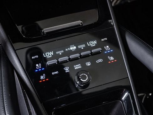 Certified 2026 Porsche Cayenne E-Hybrid Coupe AWD/4WD image 24