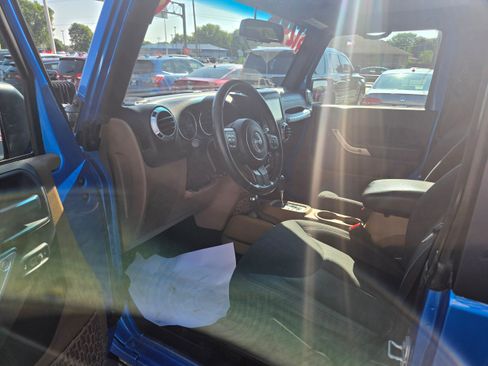 Used 2015 Jeep Wrangler Sahara w/ Dual Top Group AWD/4WD image 4