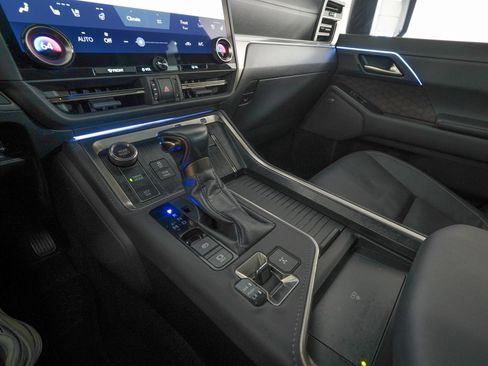 Used 2024 Lexus GX 550 w/ Accessory Package (2T) image 25