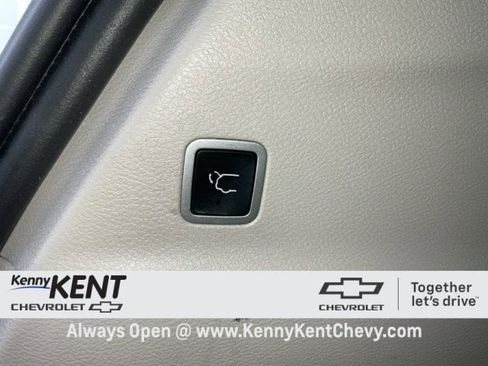 Used 2024 Chrysler Pacifica Limited image 9