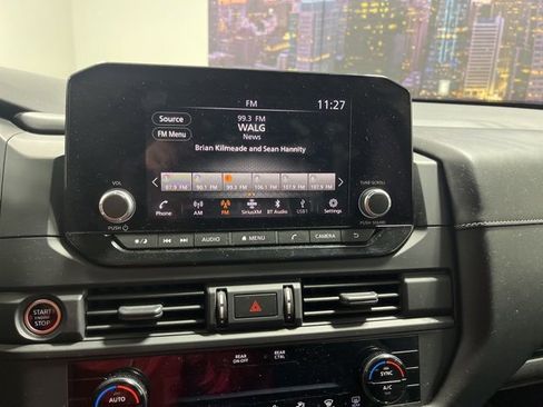 Used 2023 Nissan Pathfinder S image 16