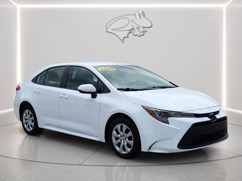 Used 2025 Toyota Corolla LE FWD image 6