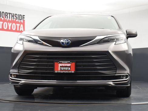 Used 2022 Toyota Sienna XLE image 34