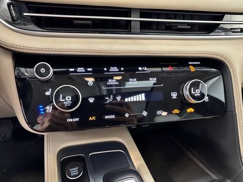 Used 2023 INFINITI QX60 Sensory w/ Vision Package AWD/4WD image 13