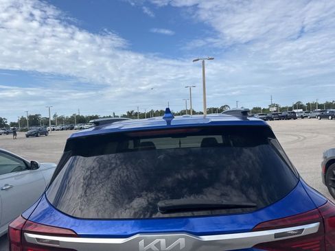 Used 2023 Kia Seltos EX image 4