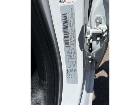 Used 2019 RAM 1500 Laramie RWD image 30