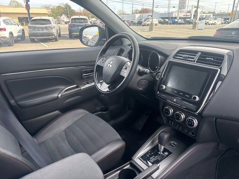 Used 2025 Mitsubishi Outlander Sport AWD image 9