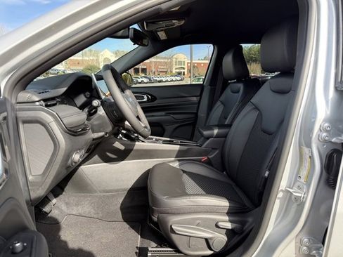 New 2026 Jeep Compass Latitude image 13