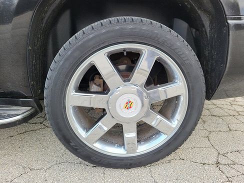 Used 2011 Cadillac Escalade ESV Luxury image 28