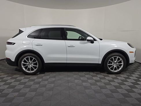 Certified 2024 Porsche Cayenne AWD/4WD image 8