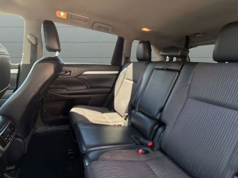 Used 2017 Toyota Highlander Plus AWD/4WD image 13