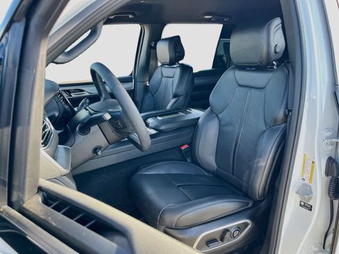 Used 2025 Jeep Wagoneer Series II AWD/4WD image 22