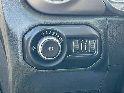 Used 2020 Jeep Wrangler Unlimited Sahara w/ Safety Group image 15