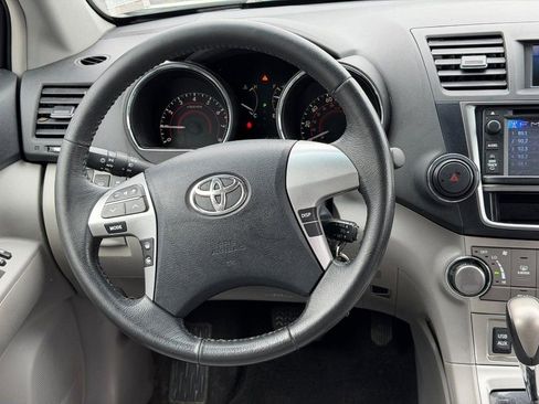 Used 2013 Toyota Highlander SE image 15