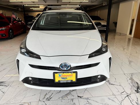 Used 2021 Toyota Prius FWD image 2