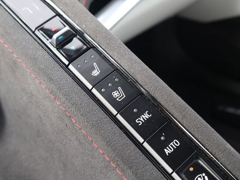 Used 2023 Chevrolet Corvette Stingray Premium Conv w/ Z51 Performance Package image 30