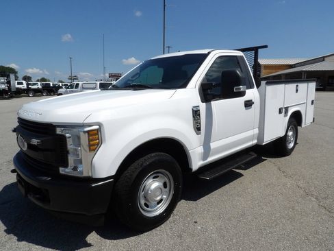 Used 2018 Ford F250 XL w/ Power Equipment Group RWD image 3