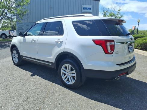 Used 2018 Ford Explorer XLT w/ Equipment Group 202A AWD/4WD image 12
