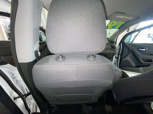 Used 2019 Chevrolet Trax LS FWD image 35