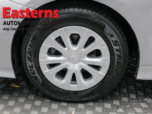 Used 2022 Toyota Prius LE image 30