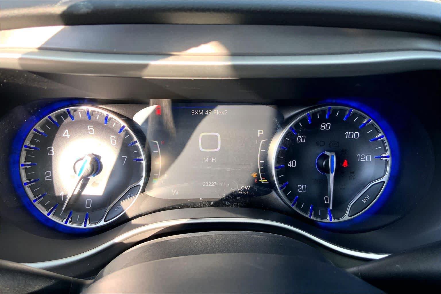 Used 2025 Chrysler Pacifica Select FWD image 25