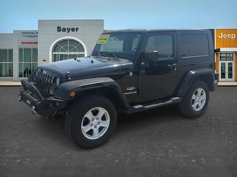 Used 2007 Jeep Wrangler Sahara w/ Dual Top Group AWD/4WD image 3