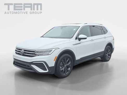 Used 2024 Volkswagen Tiguan SE image 3