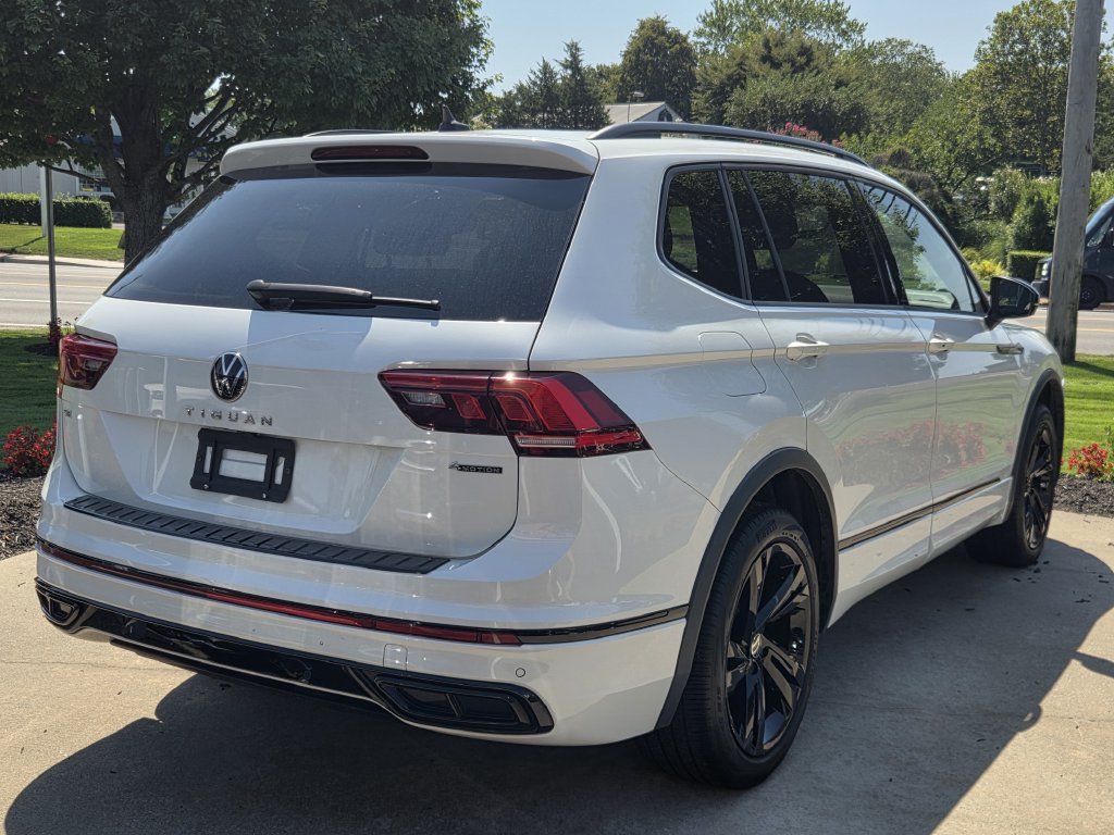 Used 2024 Volkswagen Tiguan SE R-Line AWD/4WD image 6