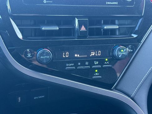 Used 2024 Toyota Camry SE image 18