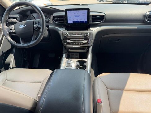 Used 2020 Ford Explorer XLT w/ Equipment Group 202A AWD/4WD image 11