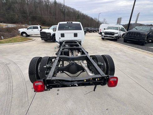 New 2026 RAM 5500 4x4 Regular Cab image 4