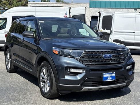 Used 2022 Ford Explorer XLT w/ Equipment Group 202A image 8