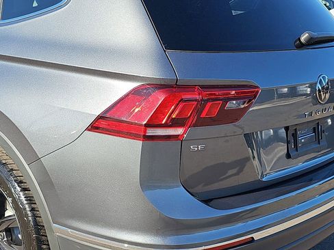 Used 2022 Volkswagen Tiguan SE image 37