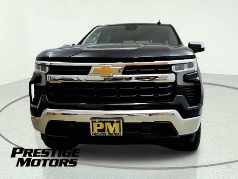 Used 2024 Chevrolet Silverado 1500 LT w/ Z71 Off-Road Package AWD/4WD image 2
