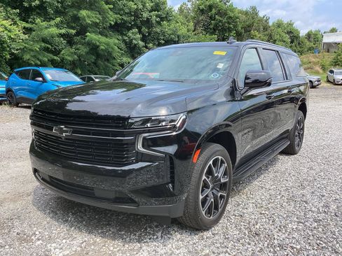 Used 2024 Chevrolet Suburban RST w/ Luxury Package AWD/4WD image 2