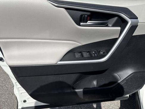 Used 2025 Toyota RAV4 XLE w/ Convenience Package image 10