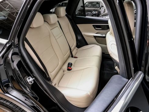 Used 2024 Mercedes-Benz GLC 300 4MATIC image 35