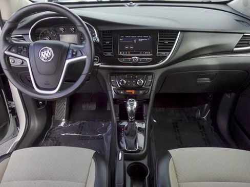 Used 2021 Buick Encore Preferred AWD/4WD image 12