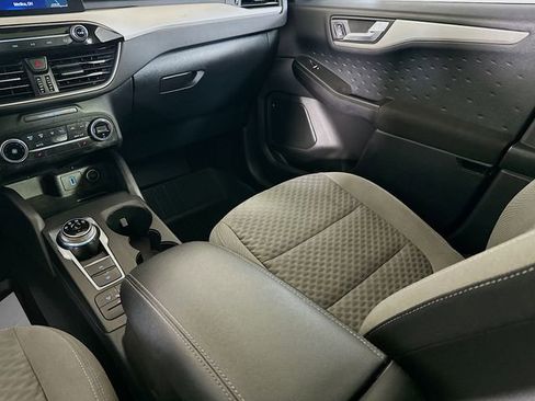 Used 2020 Ford Escape SE image 25