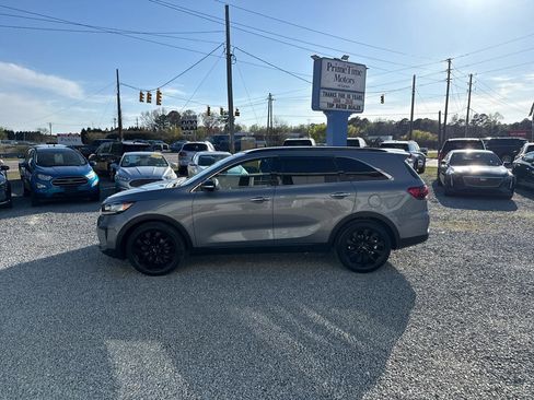 Used 2020 Kia Sorento S image 2
